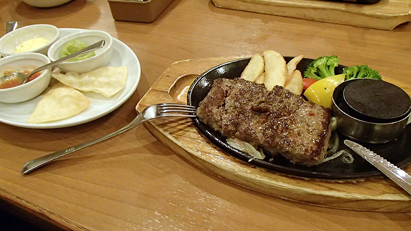 夕食はファミレスで